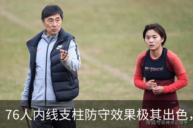 76人内线支柱防守效果极其出色，他认为自己能够重返最佳防守阵容